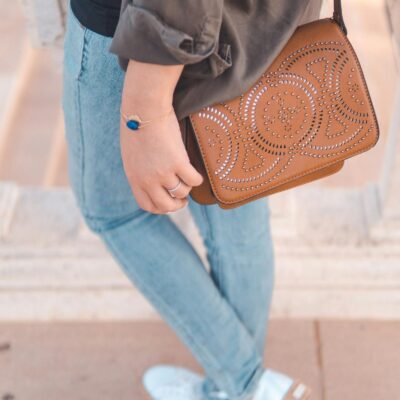 Sac à Main en Cuir Camel avec Motifs Perforés - Élégance Bohème